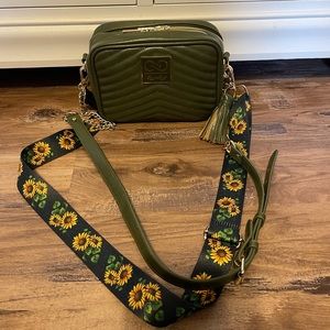 Itzy Ritzy Chelsea crossbody